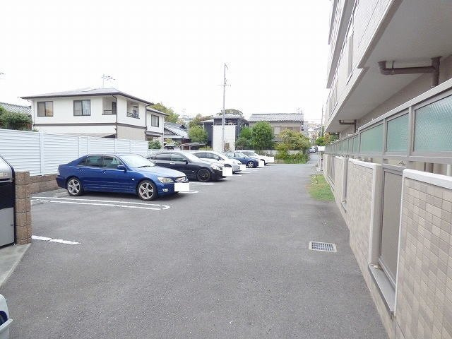 【駐車場】 | フラットワン | カースペースがあります