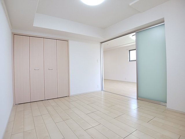 【内装】 | グランアウローラⅧ | 明るい色調の室内です