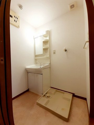 【洗面所】 | エテルノ・スクウェア弐番館 | スペースが確保できる洗面所です