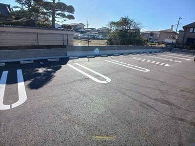 【駐車場】 | プリムローズ | 車をお持ちの方に嬉しい駐車場付きの物件です
