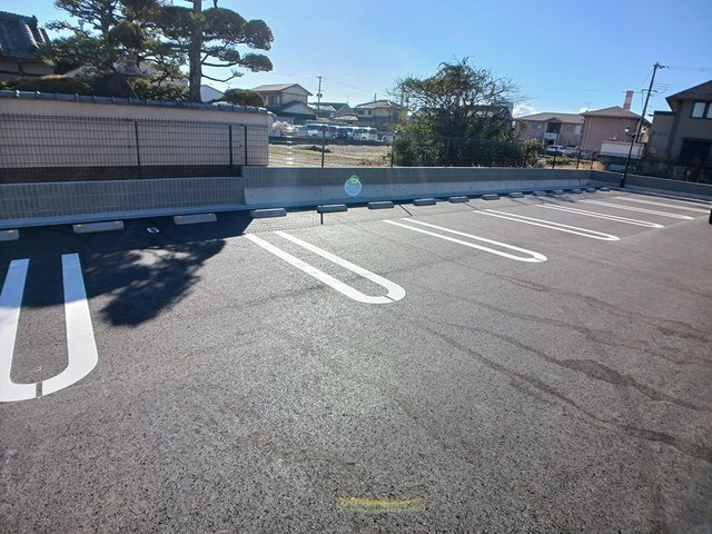 【駐車場】 | プリムローズ | 車をお持ちの方に嬉しい駐車場付きの物件です