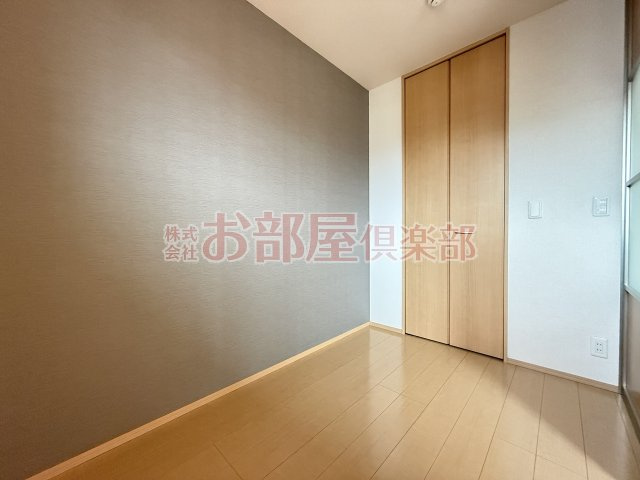 ディアコート合川 A棟の洋室|落ち着いた色調の洋室です
