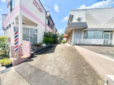 【前面道路含む現地写真】 | 宇治市明星町１丁目　土地 | 北東側は幅員約2.0ｍの通路となっており、北東側からも物件に出入りできます。