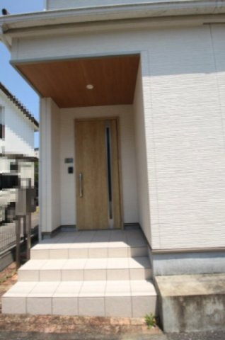 南久万　中古戸建の玄関