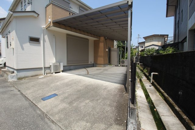 南久万　中古戸建の駐車場