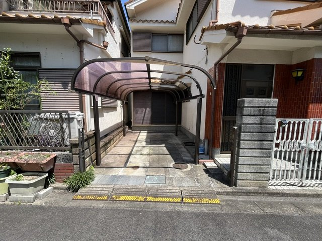 汐ノ宮貸家の駐車場