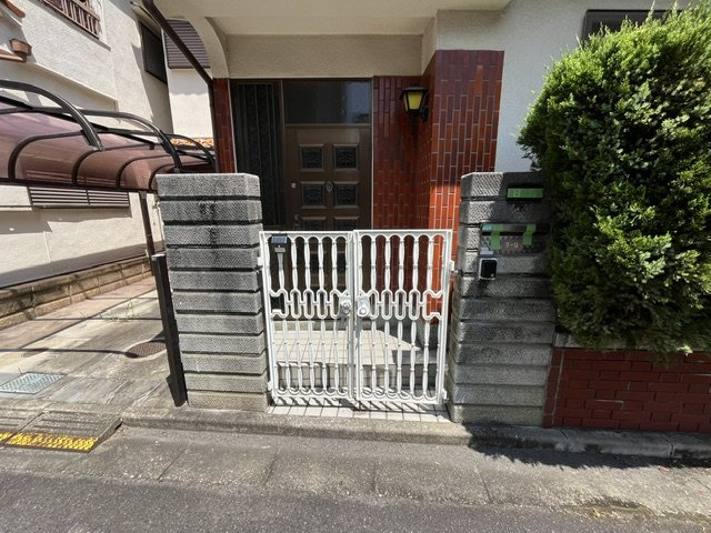汐ノ宮貸家のエントランス