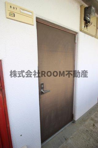 T´ｓマンションの玄関|明るい玄関です