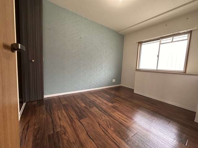 雅マンションの洋室|広々とした洋室です