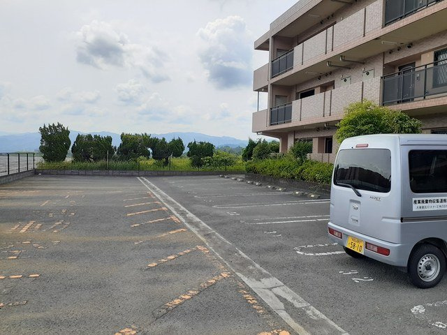 【駐車場】 | ＢｒｉｇｈｔＨｉｌｌｓ　Ｈ＆Ｋ | 駐車スペースもあります