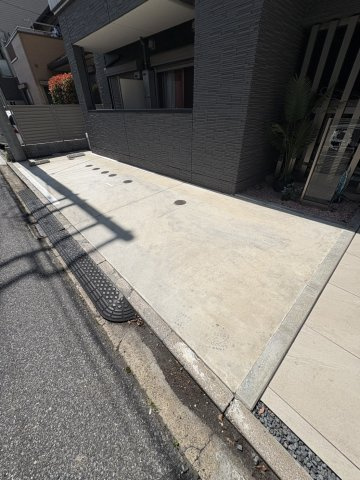 ウィスタリアコートの駐車場