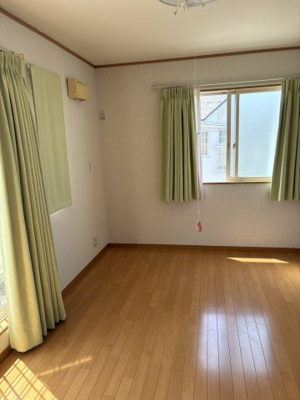 【洋室】 | 本新町N貸家