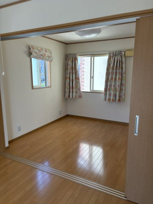 【洋室】 | 本新町N貸家