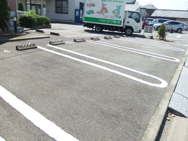 シャルマンＳの駐車場