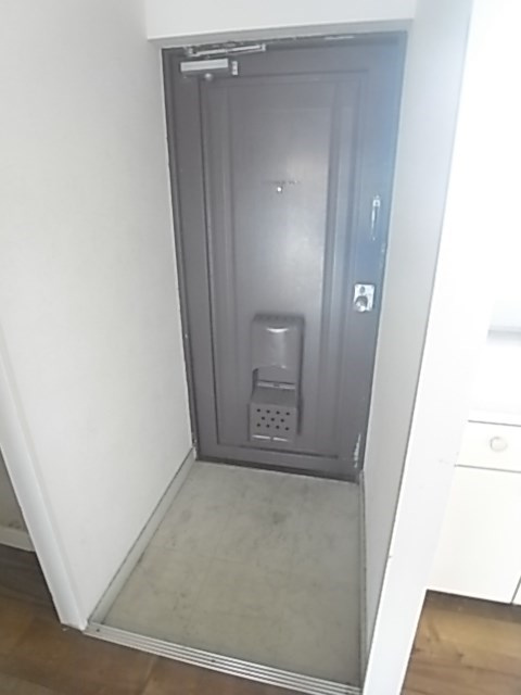 ラッフィナート海運町の玄関
