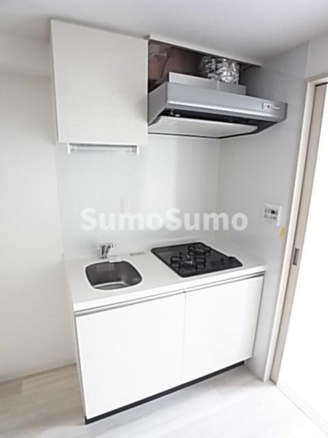 ワールドアイ神戸湊町のキッチン|コンパクトなキッチンで掃除もラクラク