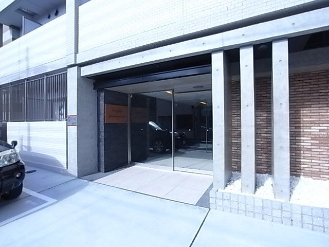 ファーストフィオーレ三宮イーストのエントランス