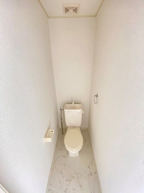 シャルマン前原のトイレ|落ち着いたトイレです