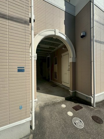 シャルマン前原のエントランス