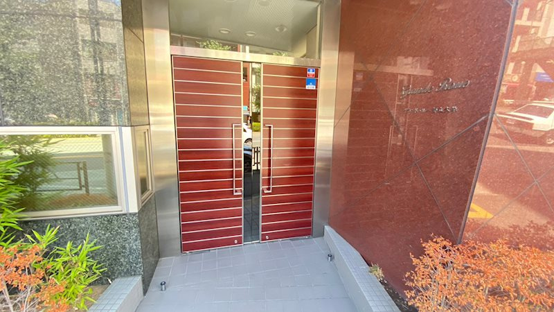 ステーションフロント都立大学のエントランス
