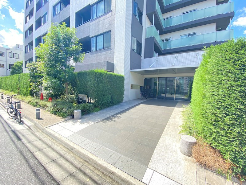 パークアクシス代官山のエントランス