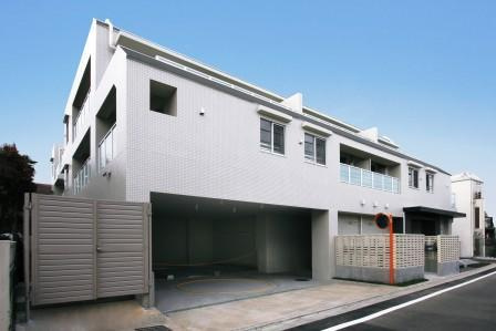 エスティメゾン都立大学の駐車場
