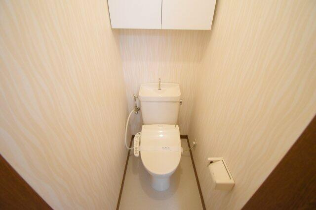 川崎市多摩区登戸のアパートのトイレ|同物件別部屋参考写真です。