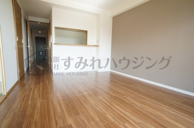 パセオ清荒神１番館の居間・リビング|参考、同建物・同間取りの号室