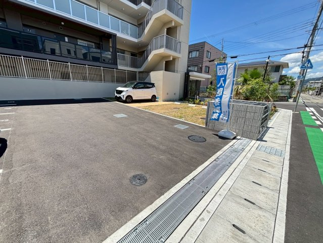 ラヴィベール西宮の駐車場