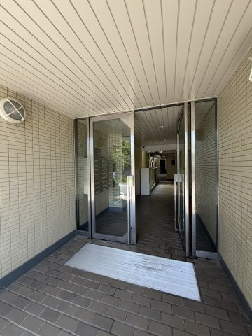 クレドール須磨潮見台のエントランス