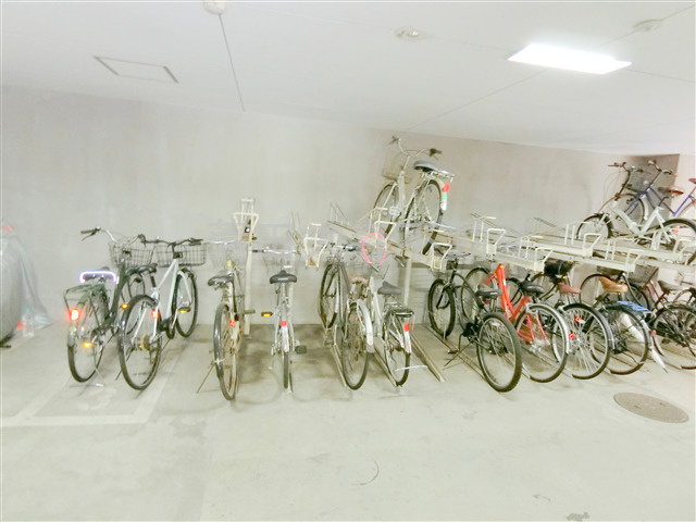 アバンセのその他共用部分|屋根付きの駐輪場