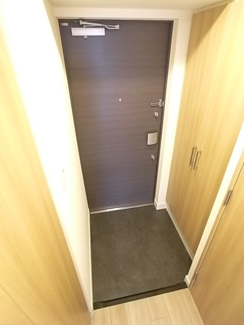 プレサンスみなと元町駅前の玄関