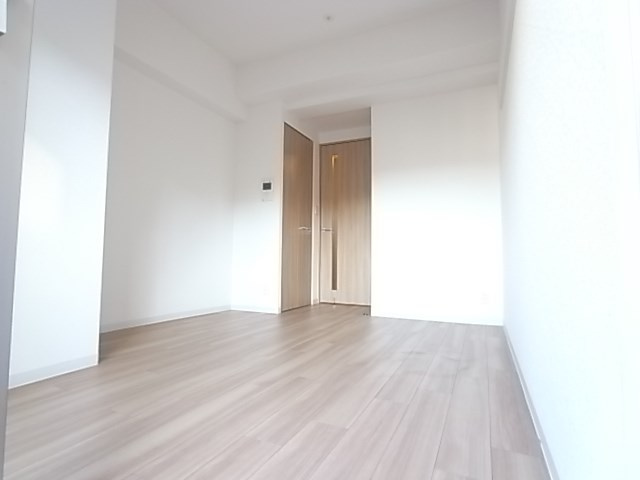 プレサンスみなと元町駅前の居間・リビング