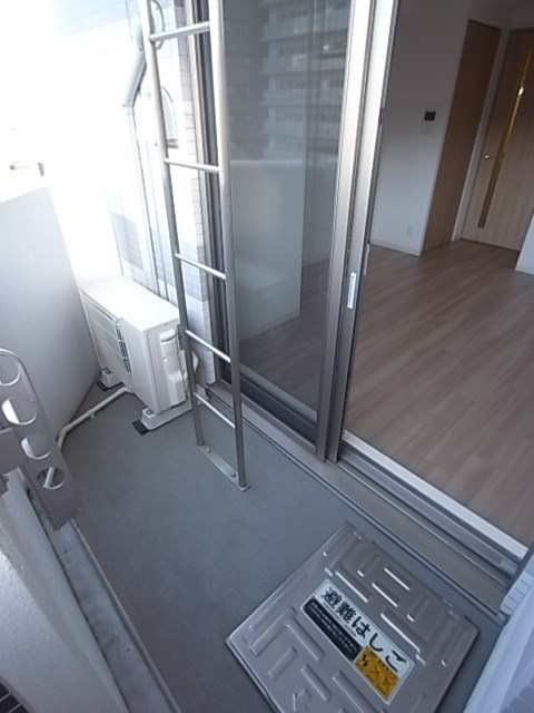 プレサンスみなと元町駅前のバルコニー