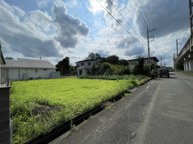 高崎市下佐野町売土地の前面道路含む現地写真