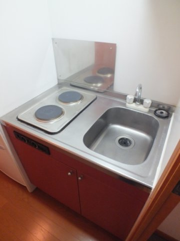 レオパレスフジＡのキッチン|2口電気コンロ