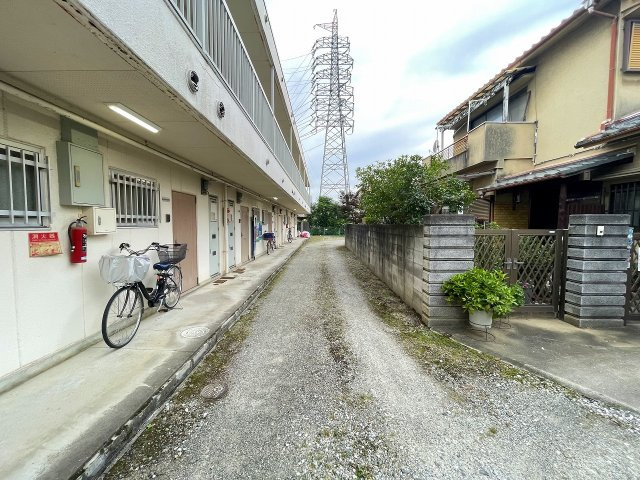 善積ハイツの駐車場|入口