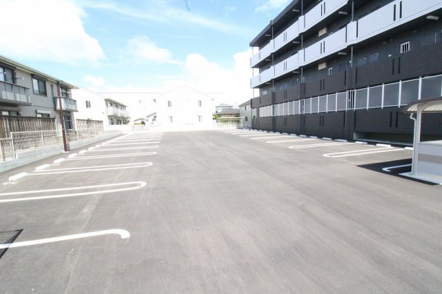 Green Terrace Toshimi（グリーンテラストシミ）の駐車場|カースペースがあります