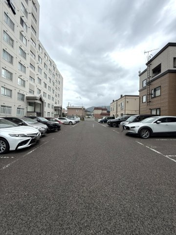 発寒パークマンションの駐車場