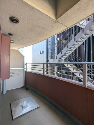 エムジー目黒駅前のバルコニー|開放的で明るい空間を演出してくれるバルコニーです