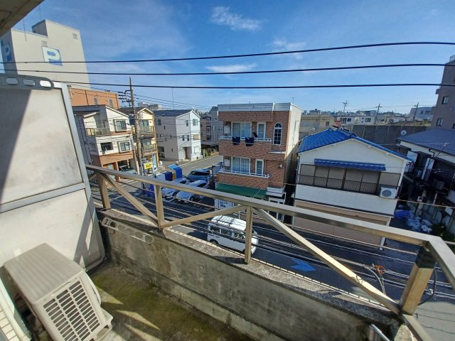 三恵ハウスBのバルコニー|開放的で明るい空間を演出してくれるバルコニーです