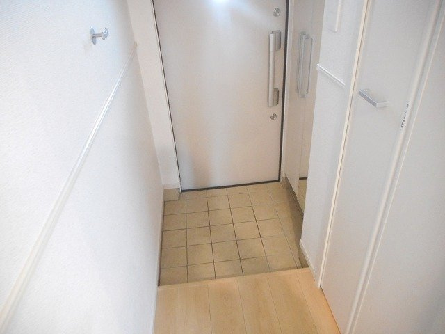 トゥウィンクル　アーク　壱番館の玄関|収納もある玄関です
