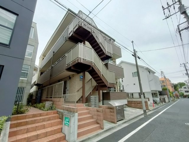 Urban Nestのエントランス|毎日通るエントランスはこのようになっています