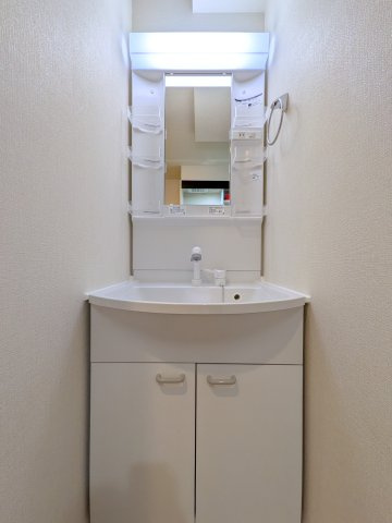 ニコ春日町の洗面所|コンパクトで使いやすい洗面所