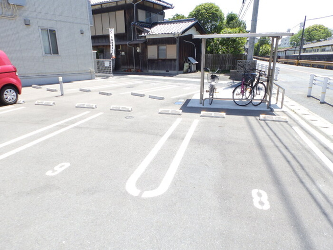 【駐車場】 | アーバン宮地D | 車をお持ちの方に嬉しい駐車場付きの物件です