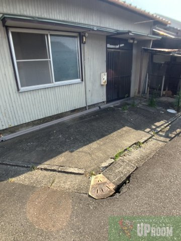 美濃町3丁目貸家の駐車場