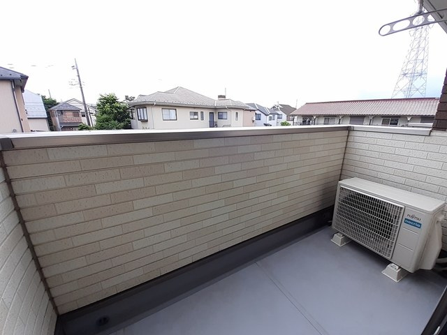狛江市岩戸南２丁目のアパートのバルコニー