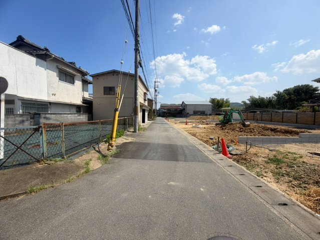 大原野灰方町４号地の前面道路含む現地写真