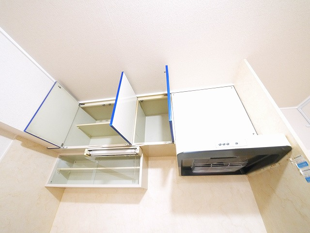 奈良パークハイツのキッチン|キッチン上部には収納があります
