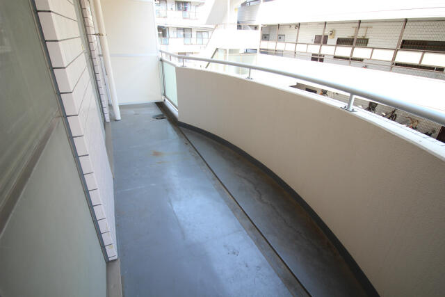 川崎市多摩区宿河原２丁目の賃貸マンションのバルコニー